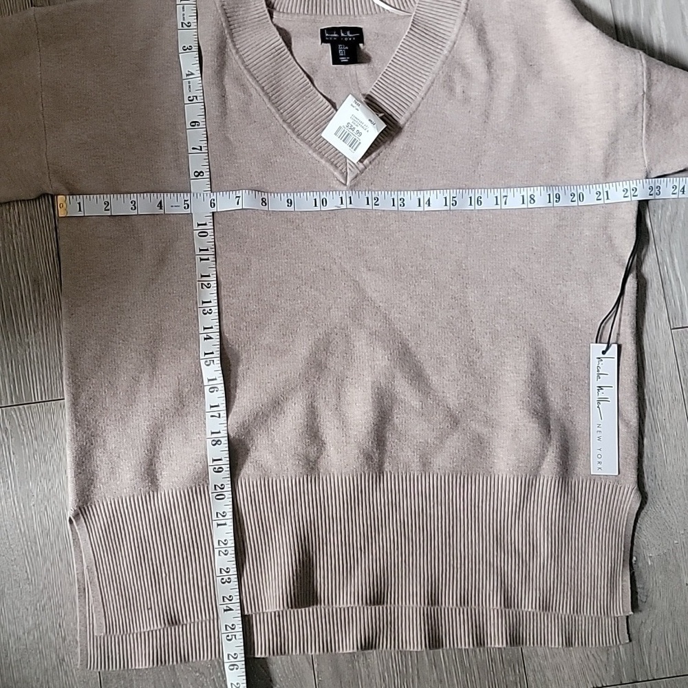 Nicole Miller Sweater - Picture 6 of 6